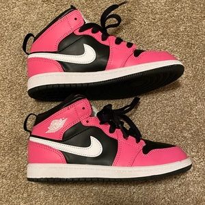 Air Jordan 1 mid black and pink